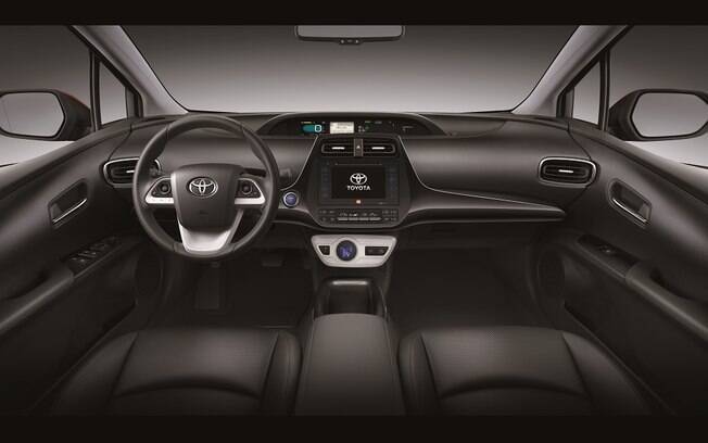  Prius tem um interior elegantes, confortável e moderno: o carro foi pensando para garantir uma nova experiência a bordo