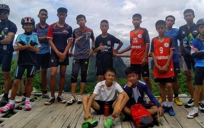 Garotos e o treinador, de 25 anos, estavam desaparecidos e foram encontrados em uma caverna na Tailândia