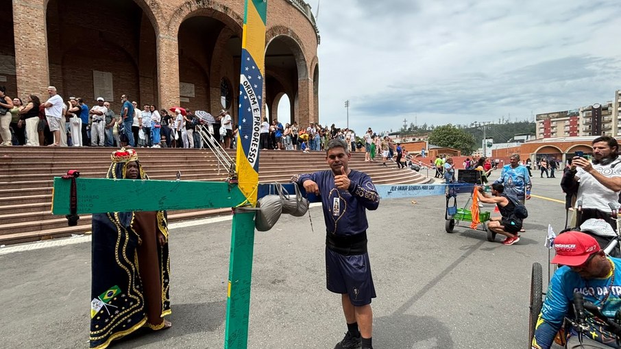 Julio Mesquita, romeiro de Piracicaba (SP), na chegada ao Santuário de Aparecida Julio Mesquita, romeiro de Piracicaba (SP), na chegada ao Santuário de Aparecida