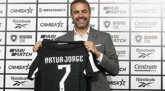 Botafogo apresenta Artur Jorge: 'Torcida me fez vir para cá'