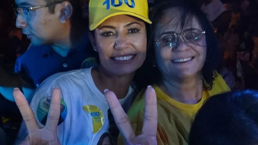Michelle Bolsonaro e Damares durante campanha ao Senado da ex-ministra da Mulher, Família e Direitos Humanos do Brasil.
