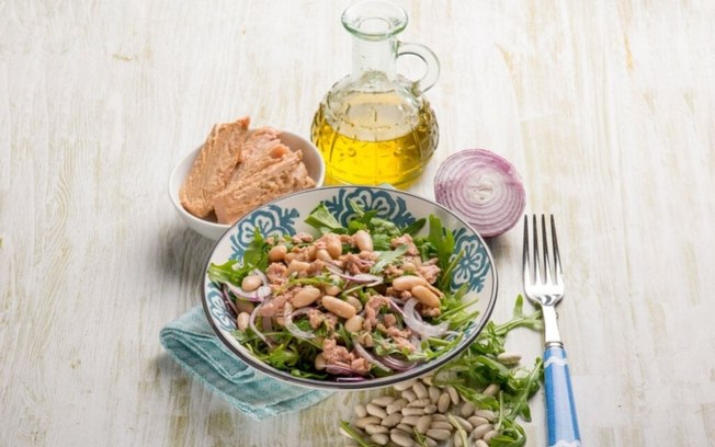 5 saladas ricas em proteínas para o verão