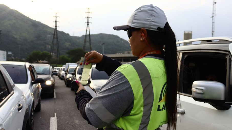  No Rio de Janeiro, sistema portátil M-Toll, da COMPSIS, concede aos operadores autonomia completa dos pedágios