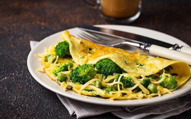 3 receitas para deixar sua omelete básica especial