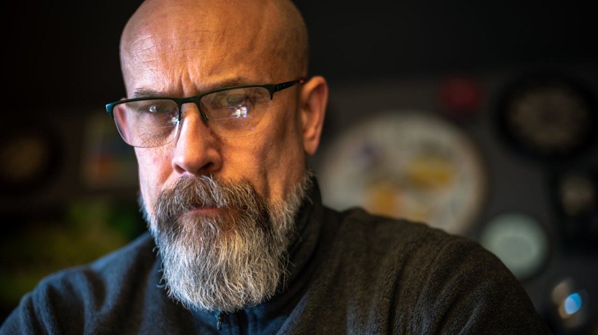 Óculos: descubra quais os mais indicados para homens carecas