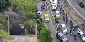 Ônibus pega fogo no Túnel Rebouças e interdita trânsito no RJ