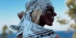 Adriane Galisteu ousa em clique nu à beira-mar e celebra amor-próprio
