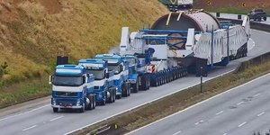 Fernão Dias: megacarreta de 850 toneladas está há 10 dias parada