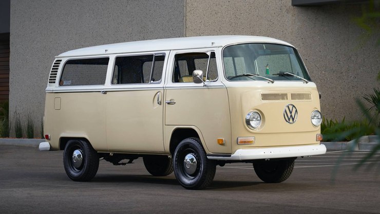 Volkswagen%20Kombi%3A%20todas%20as%20gera%C3%A7%C3%B5es%20da%20van%20utilit%C3%A1ria