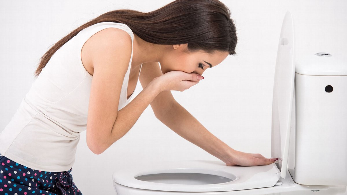 Os sintomas mais relatados são dor de cabeça intensa, náuseas, vômitos, dor abdominal, tontura e alteração visual Os sintomas mais relatados são dor de cabeça intensa, náuseas, vômitos, dor abdominal, tontura e alteração visual