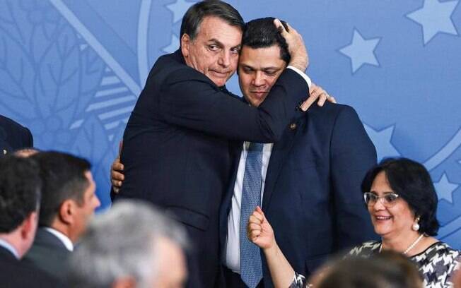 Em almoço, Bolsonaro convida senador aliado de Alcolumbre para ser vice-líder do governo no Congresso
