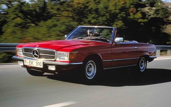 Primeiro Mercedes SL com motor V8 completa 50 anos de história