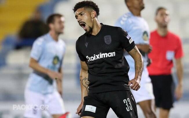 Douglas Augusto marca e PAOK goleia pelo Campeonato Grego