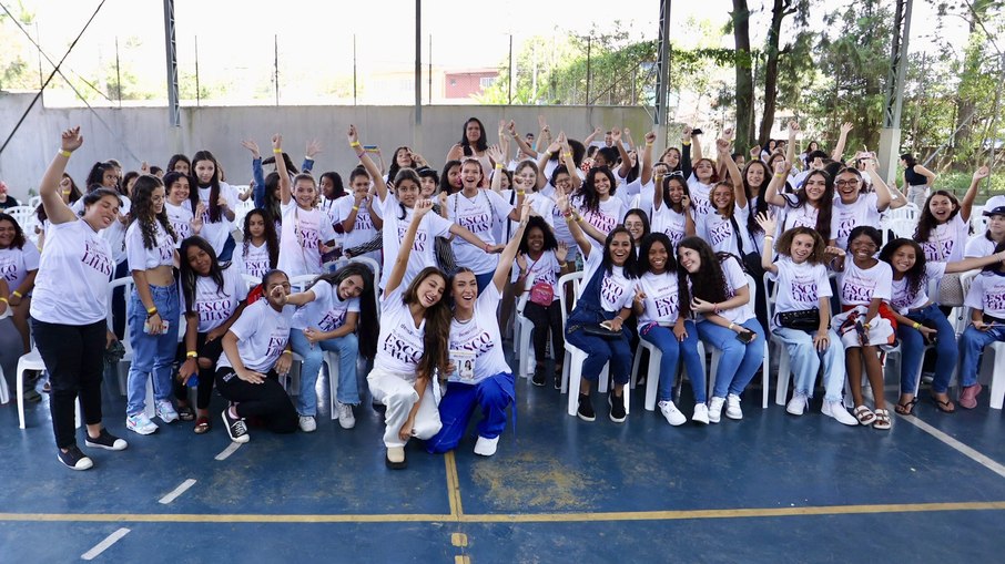 A empresária e influenciadora Bianca Andrade esteve, neste sábado (18), em uma escola pública da Zona Sul de São Paulo