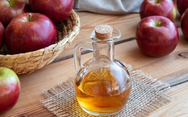 Vinagre de maçã ajuda realmente a emagrecer? Nutricionista revela a verdade