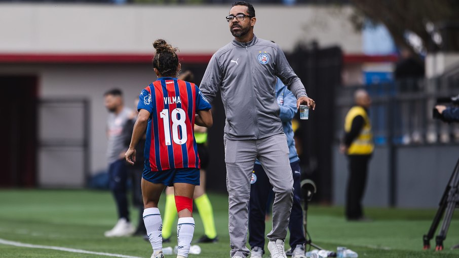 Felipe Freitas, técnico da equipe feminina de futebol do Bahia