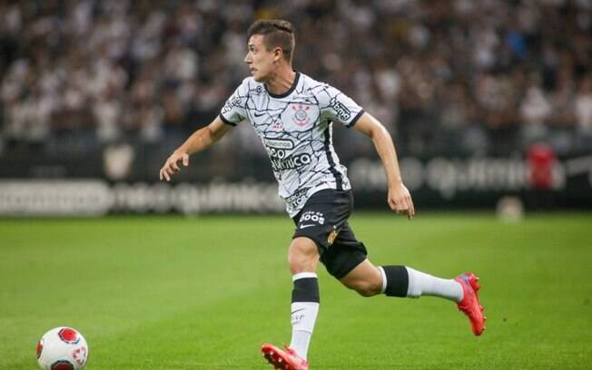 Com ausências na lateral direita, Lucas Piton deve ganhar vaga no Corinthians contra o Boca Juniors