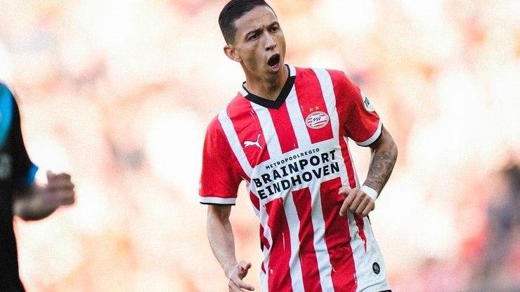 Mauro Júnior celebra liderança do PSV na penúltima rodada