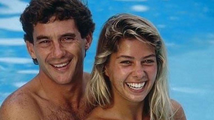 Adriane Galisteu resgata clique com Ayrton Senna e se emociona