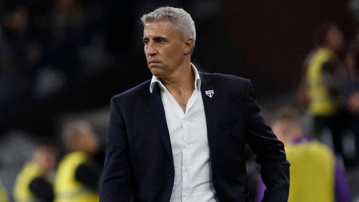 São Paulo: Crespo se irrita com lesões e pede atletas "com saúde"