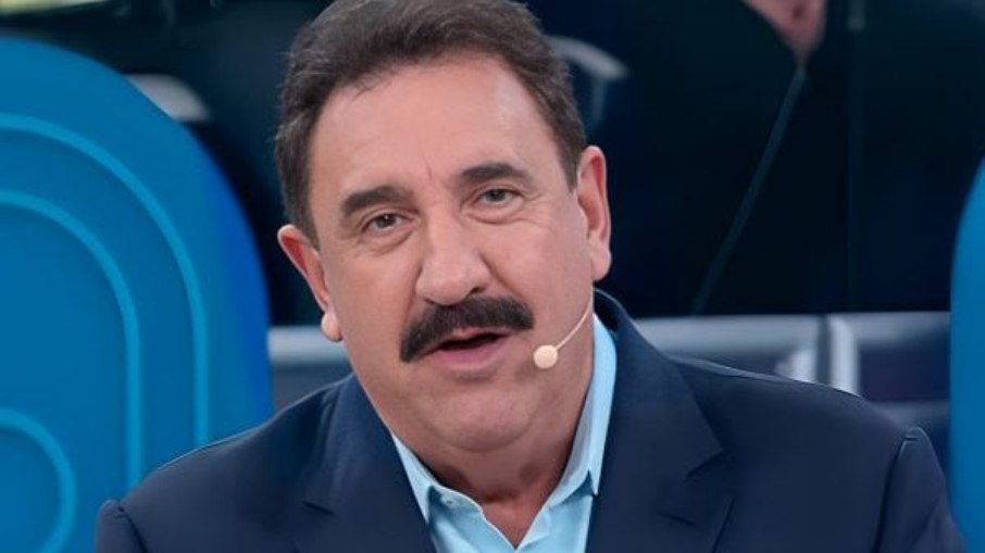 Ratinho se revolta com bebês reborn e chama donos de “idiotas” no SBT Ratinho se revolta com bebês reborn e chama donos de “idiotas” no SBT