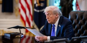 Trump teria dado ultimato a Maduro e exigido renúncia