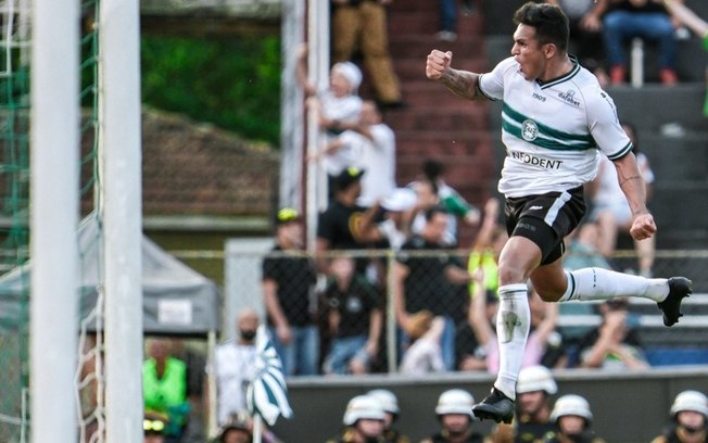Robson posta texto nas redes sociais e pede desculpa a torcida do clube: ‘Vocês fazem o Coritiba gigante’ Robson posta texto nas redes sociais e pede desculpa a torcida do clube: ‘Vocês fazem o Coritiba gigante’