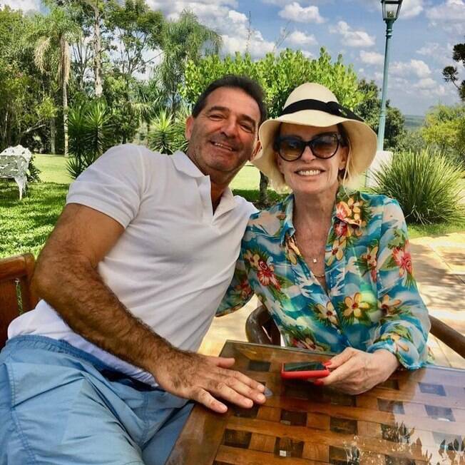 Ana Maria Braga curtiu os dias de folga com o namorado Ana Maria Braga e o namorado