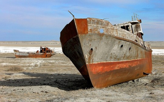 Cemitério de navios surge no deserto após mar secar