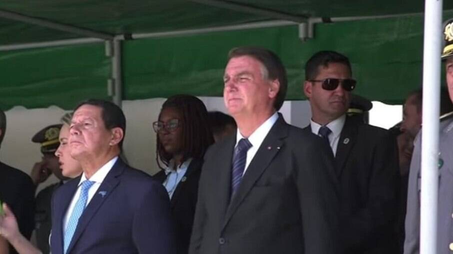 Bolsonaro participou de cerimônia oficial na Academia Militar das Agulhas Negras