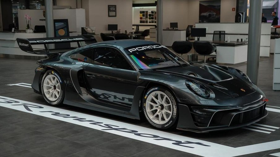 911 GT3 R Rennsport deriva do GT3 R de competição, mas foi desenvolvido sem restrições de regulamento