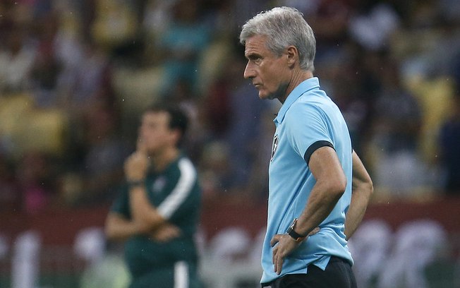 Botafogo avalia demissão de Luís Castro