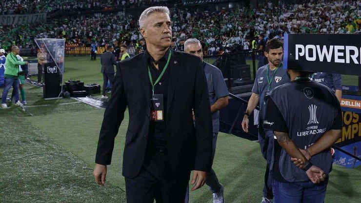 Crespo lamenta atuação do São Paulo, mas valoriza empate