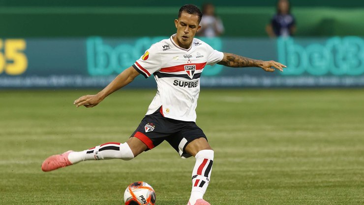 Corinthians lidera corrida por Igor Vinicius, do São Paulo