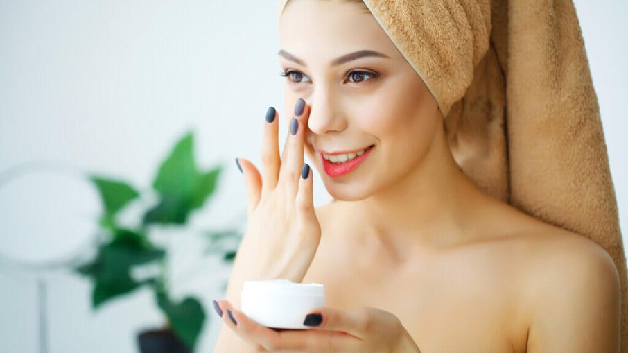 Veja como cuidar da pele após a maquiagem
