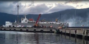 Navio com 2,6 mil cabeças de gado pega fogo no litoral de SP