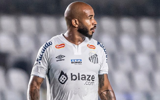 Patrick não engrena e tem dificuldades para se adaptar no Santos