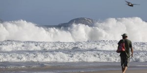 Buscas por jovem que sumiu em Copacabana continuam pelo 6º dia