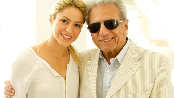 Pai de Shakira sofre isquemia antes de show; artista soube momentos antes, diz revista