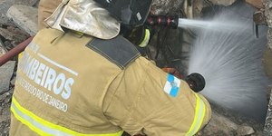 Após incêndio, shopping no Rio segue fechado e afeta trânsito