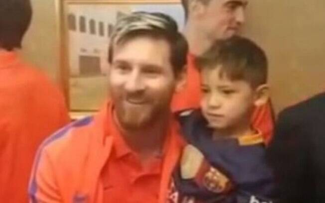 Murtaza Ahmadi finalmente conhece seu ídolo, Messi