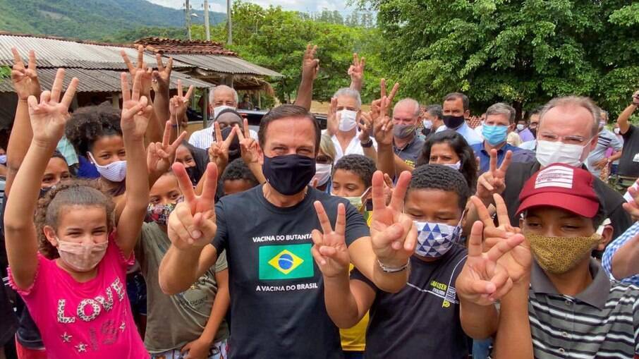Governador João Doria acompanhou vacinação de quilombolas em Eldorado, cidade em que Bolsonaro viveu no Vale do Ribeira