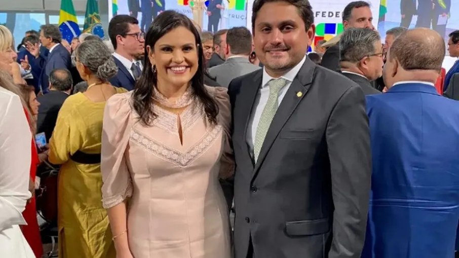 Luanna Rezende, prefeita afastada de Vitorino Freire (MA), ao lado do irmão, o ministro Juscelino Filho (União Brasil)