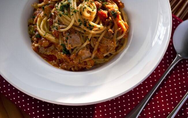 Foto da receita Espaguete com atum pronta.