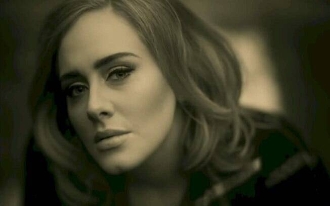Adele explica o significado da canção “Hello”