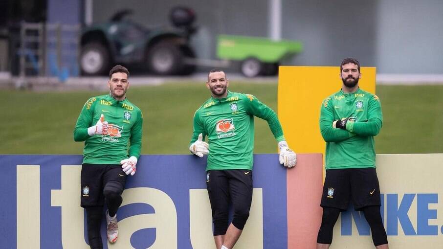 Os goleiros brasileiros ficaram fora dos finalistas ao prêmio de melhor goleiro do mundo