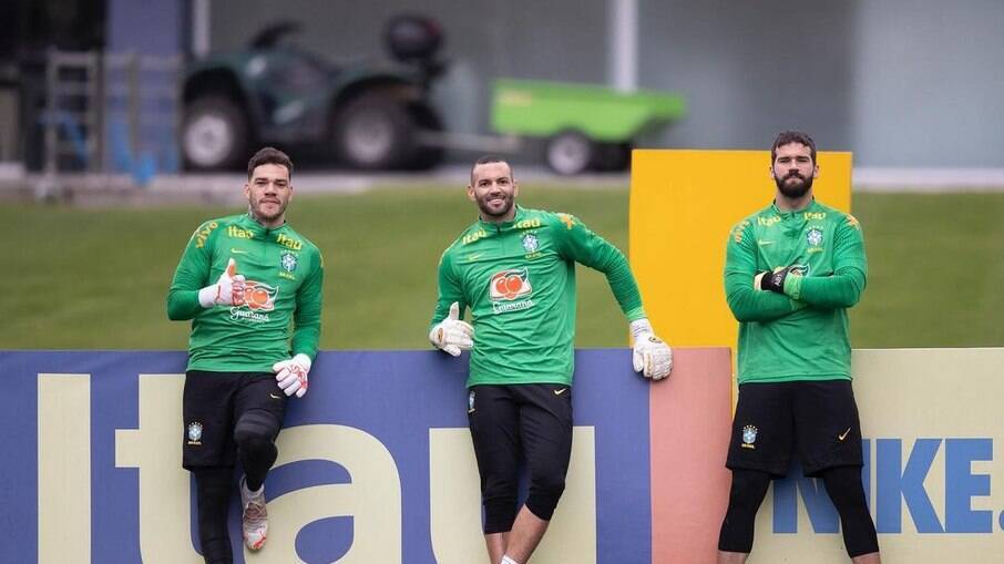 Alisson é eleito o melhor goleiro do mundo pela Fifa