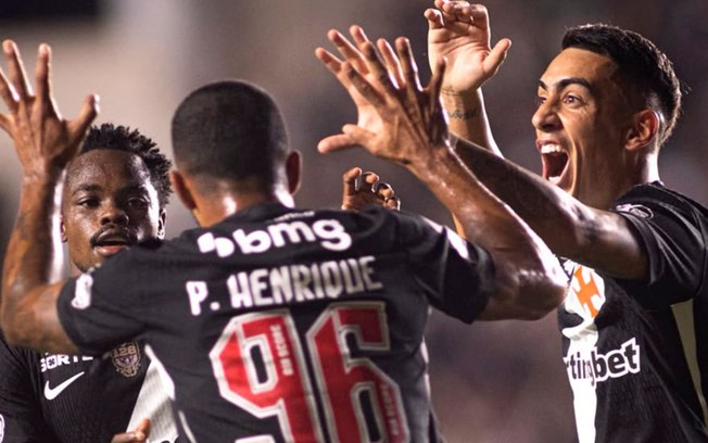 Pedro Emanuel durante Vasco e Vitória em São Januário