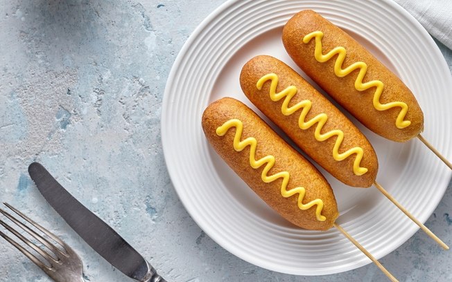 Cachorro-quente no espeto: aprenda essa receita diferente para a festa junina