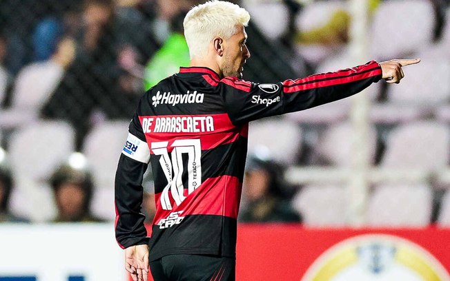 Anthony Valencia e Joaquin Freitas são os dois novos jogadores estrangeiros do Flamengo